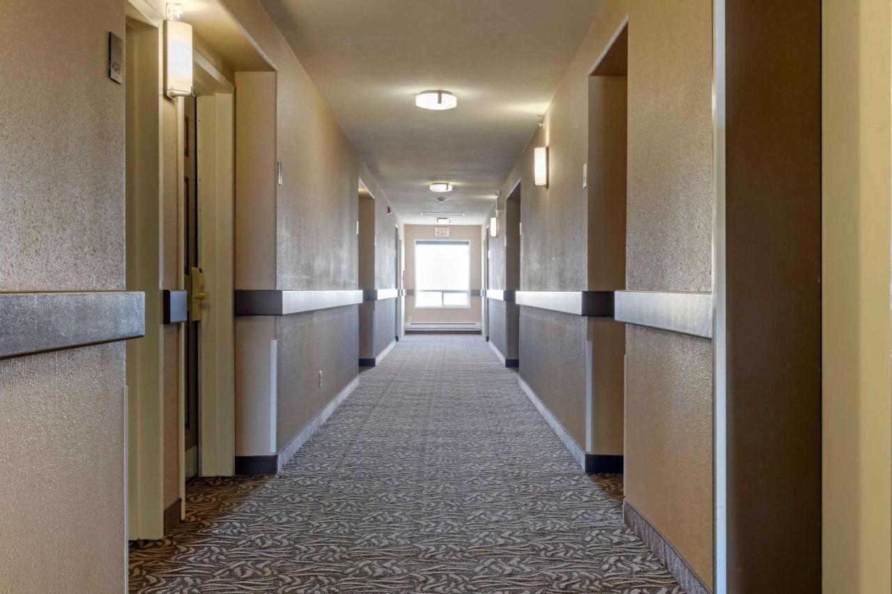 Comfort Inn Lethbridge Exterior photo