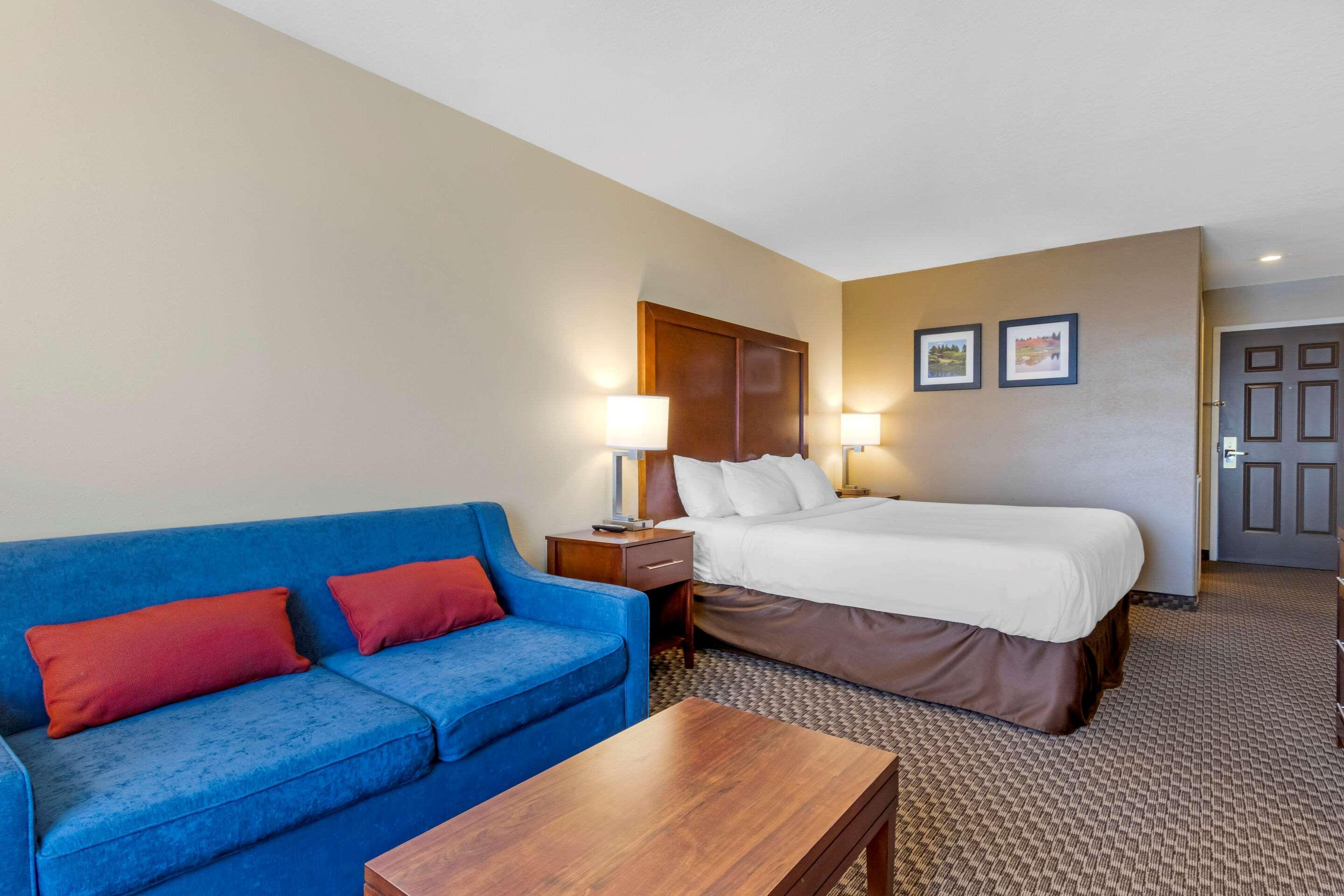 Comfort Inn Lethbridge Exterior photo