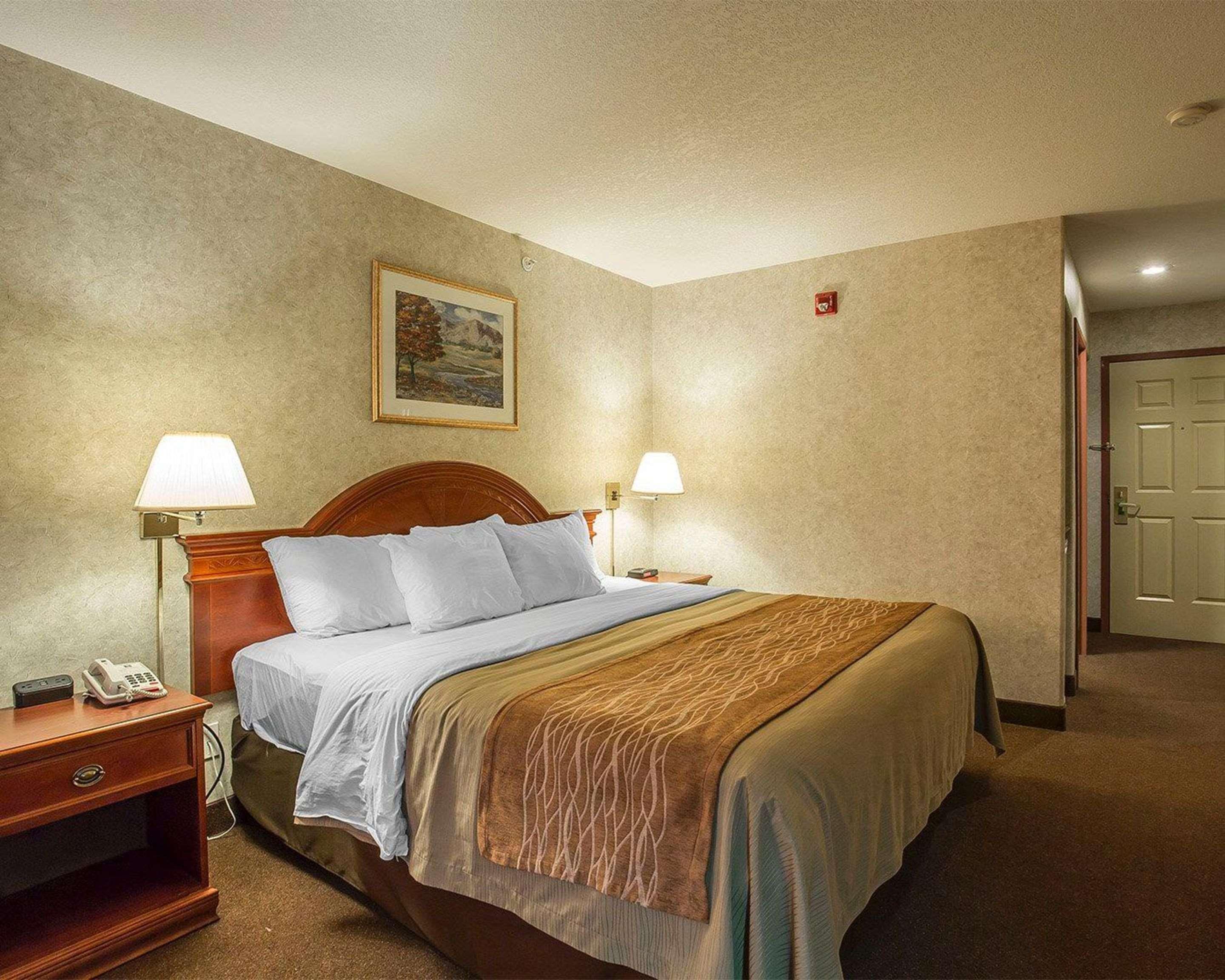 Comfort Inn Lethbridge Exterior photo