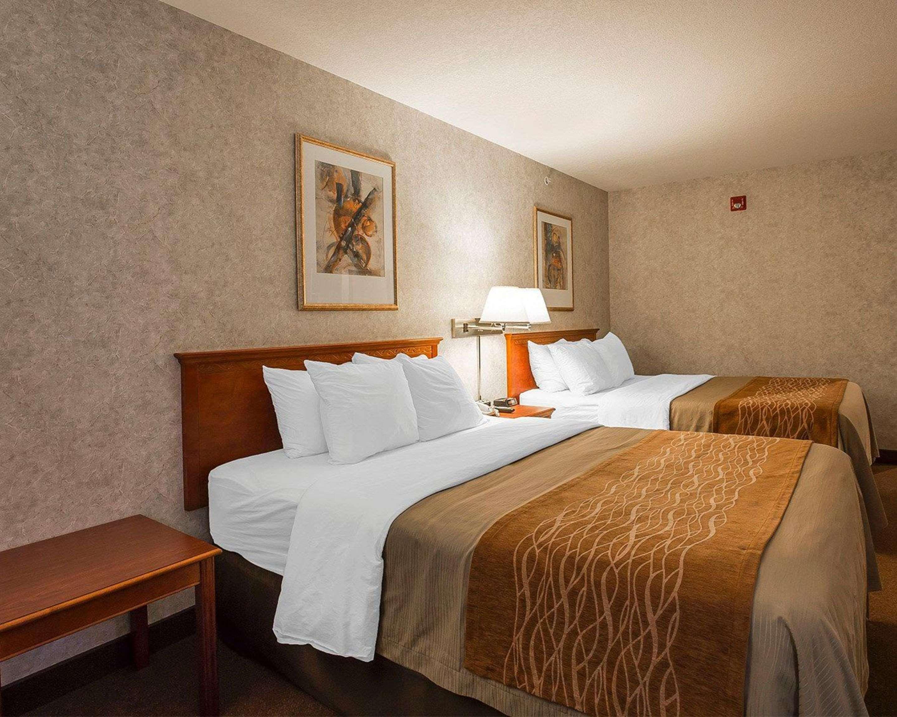 Comfort Inn Lethbridge Exterior photo