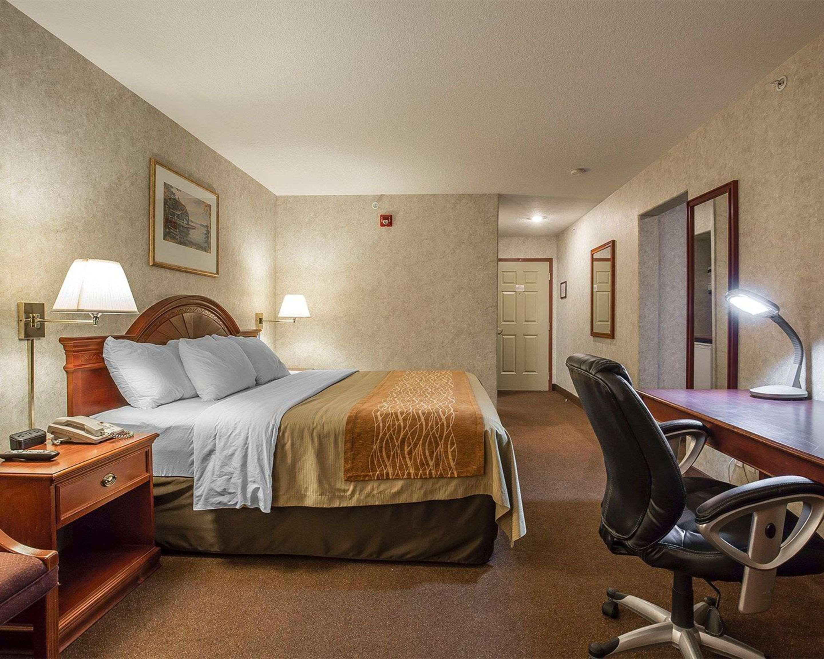 Comfort Inn Lethbridge Exterior photo