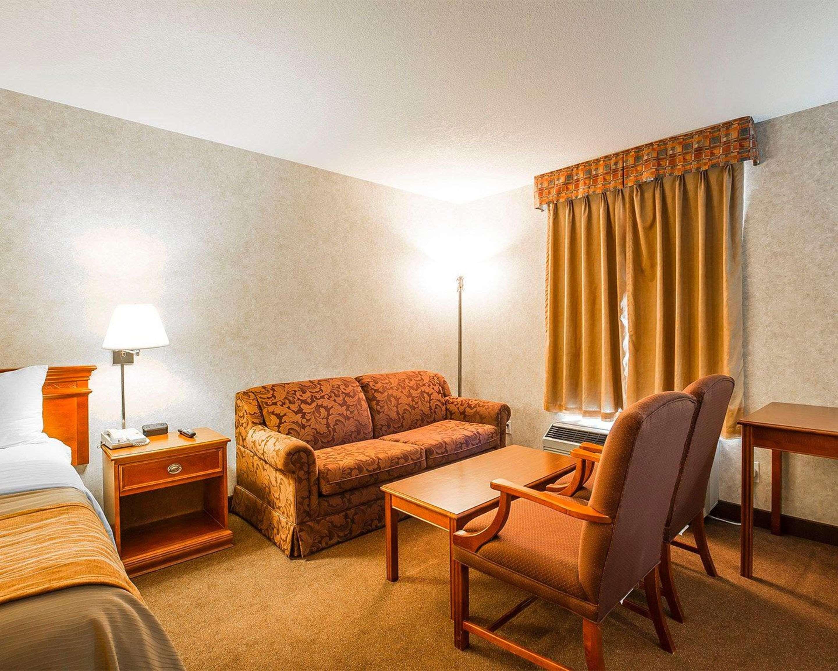 Comfort Inn Lethbridge Exterior photo