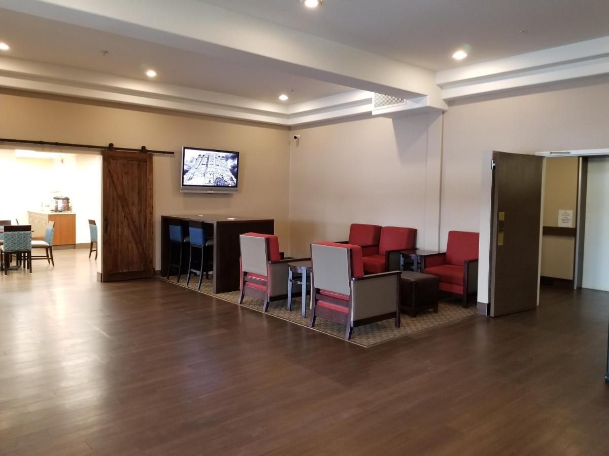Comfort Inn Lethbridge Exterior photo